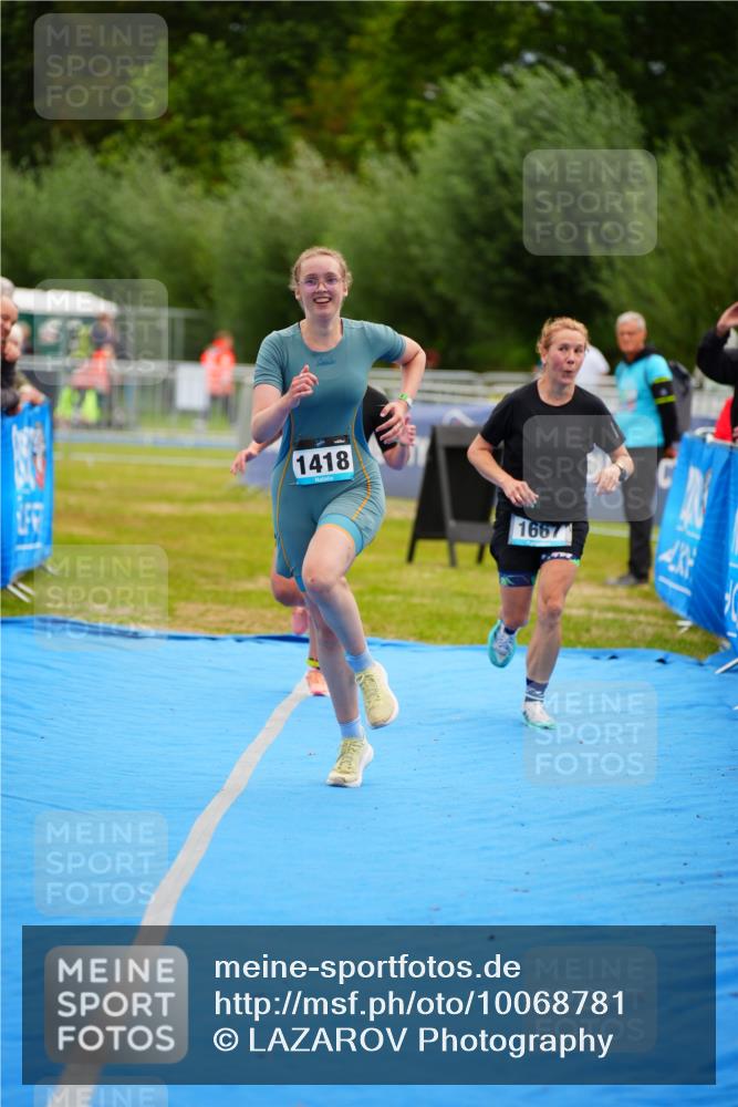 30.08.2026 - Elbe Triathlon Hamburg LAZAROV Photography http://msf.ph/oto/10068781 30.08.2026 12:30:32 Ziel 1418, 1433, 1667 meine-sportfotos.de