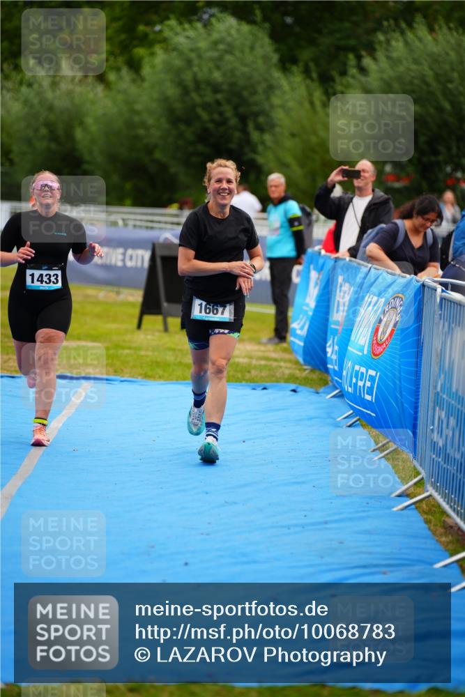 30.08.2026 - Elbe Triathlon Hamburg LAZAROV Photography http://msf.ph/oto/10068783 30.08.2026 12:30:32 Ziel 1418, 1433, 1667 meine-sportfotos.de