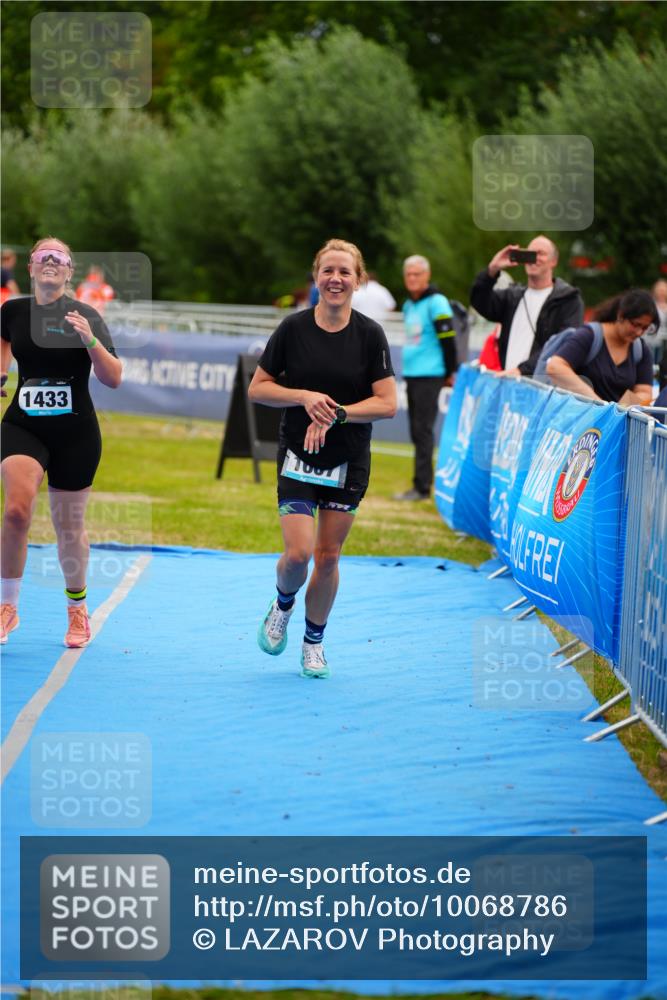 30.08.2026 - Elbe Triathlon Hamburg LAZAROV Photography http://msf.ph/oto/10068786 30.08.2026 12:30:33 Ziel 1418, 1433, 1667 meine-sportfotos.de