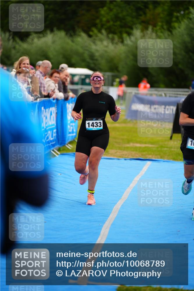 30.08.2026 - Elbe Triathlon Hamburg LAZAROV Photography http://msf.ph/oto/10068789 30.08.2026 12:30:33 Ziel 1418, 1433, 1667 meine-sportfotos.de