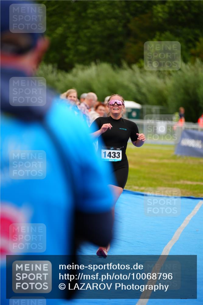 30.08.2026 - Elbe Triathlon Hamburg LAZAROV Photography http://msf.ph/oto/10068796 30.08.2026 12:30:34 Ziel 1418, 1433, 1667 meine-sportfotos.de