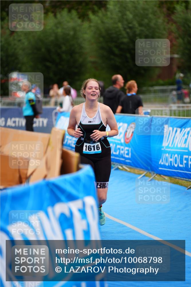 30.08.2026 - Elbe Triathlon Hamburg LAZAROV Photography http://msf.ph/oto/10068798 30.08.2026 12:31:28 Ziel 1616 meine-sportfotos.de