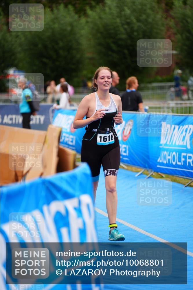 30.08.2026 - Elbe Triathlon Hamburg LAZAROV Photography http://msf.ph/oto/10068801 30.08.2026 12:31:29 Ziel 1616 meine-sportfotos.de