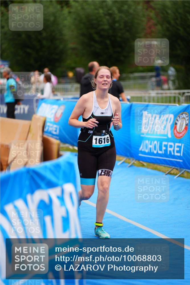 30.08.2026 - Elbe Triathlon Hamburg LAZAROV Photography http://msf.ph/oto/10068803 30.08.2026 12:31:29 Ziel 1616 meine-sportfotos.de