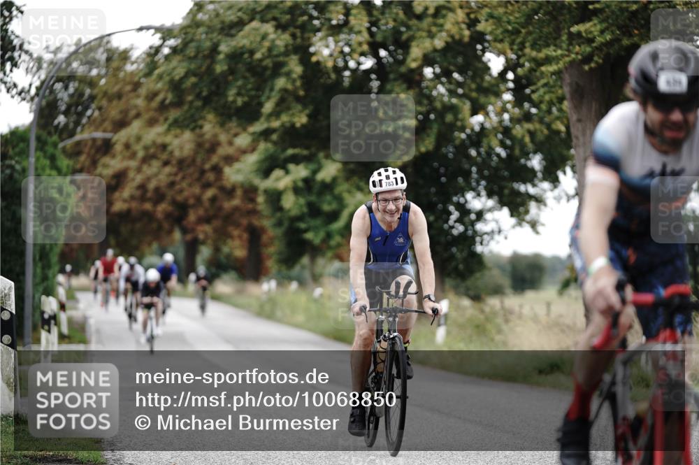 30.08.2026 - Elbe Triathlon Hamburg Michael Burmester http://msf.ph/oto/10068850 30.08.2026 09:35:53 Radfahren 381, 425, 434, 575, 584, 602, 680, 681, 783, 1895 meine-sportfotos.de