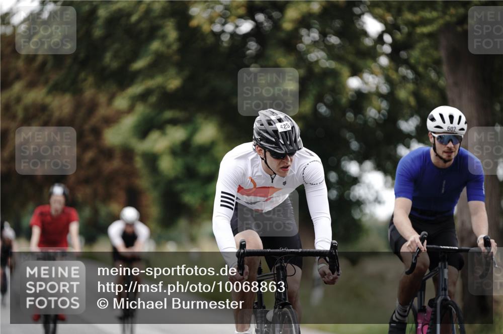30.08.2026 - Elbe Triathlon Hamburg Michael Burmester http://msf.ph/oto/10068863 30.08.2026 09:35:58 Radfahren 259, 322, 381, 425, 575, 584, 602, 681, 710 meine-sportfotos.de