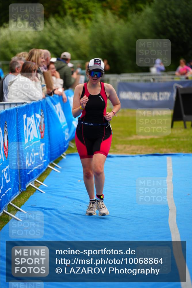 30.08.2026 - Elbe Triathlon Hamburg LAZAROV Photography http://msf.ph/oto/10068864 30.08.2026 12:31:57 Ziel 1644, 1657 meine-sportfotos.de