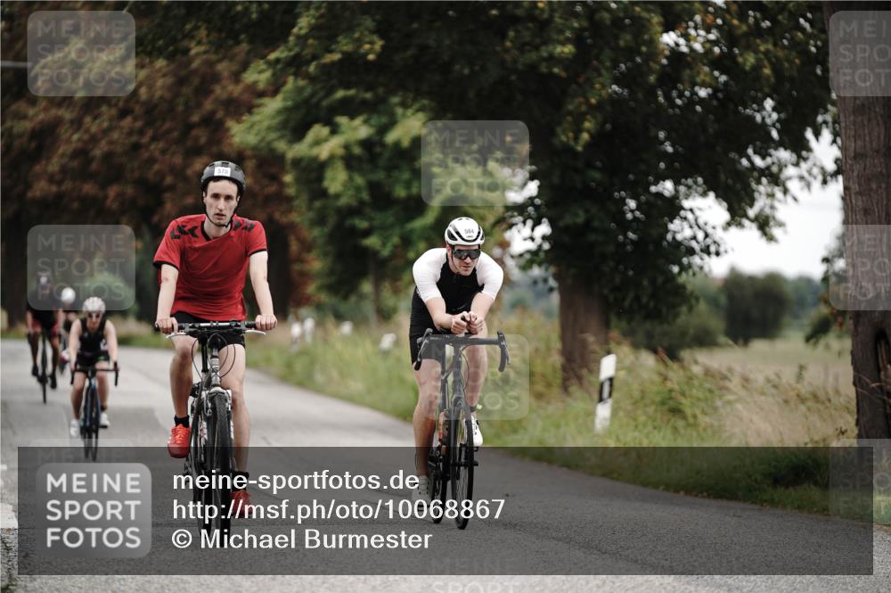30.08.2026 - Elbe Triathlon Hamburg Michael Burmester http://msf.ph/oto/10068867 30.08.2026 09:35:59 Radfahren 259, 322, 381, 425, 575, 584, 602, 681, 710 meine-sportfotos.de