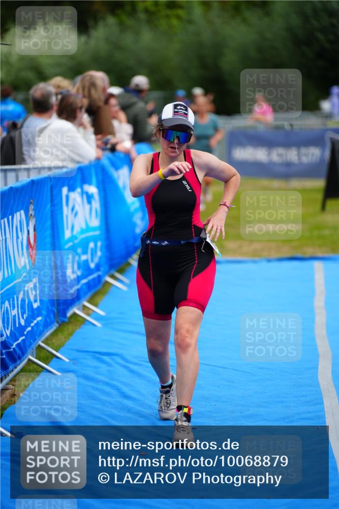 30.08.2026 - Elbe Triathlon Hamburg LAZAROV Photography http://msf.ph/oto/10068879 30.08.2026 12:31:58 Ziel 1644, 1657 meine-sportfotos.de