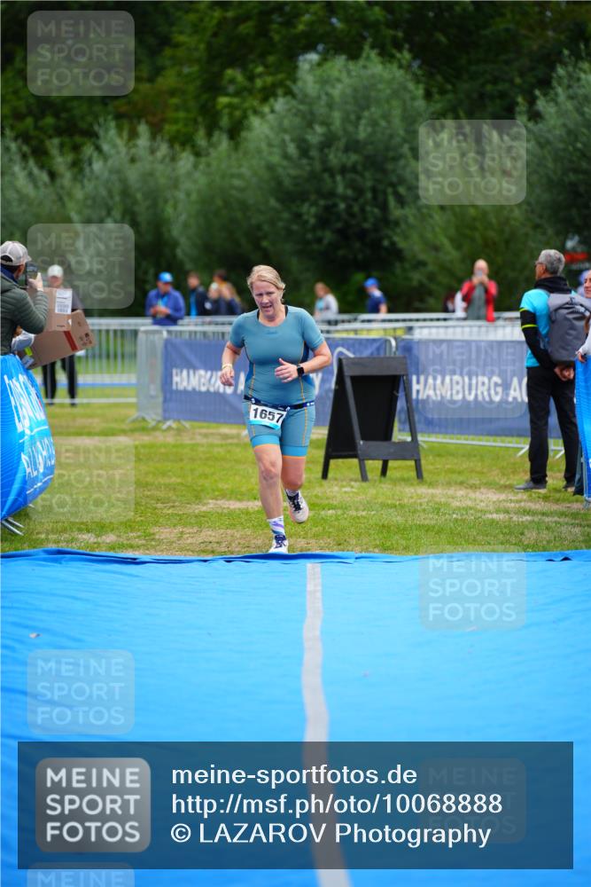30.08.2026 - Elbe Triathlon Hamburg LAZAROV Photography http://msf.ph/oto/10068888 30.08.2026 12:32:02 Ziel 1657 meine-sportfotos.de