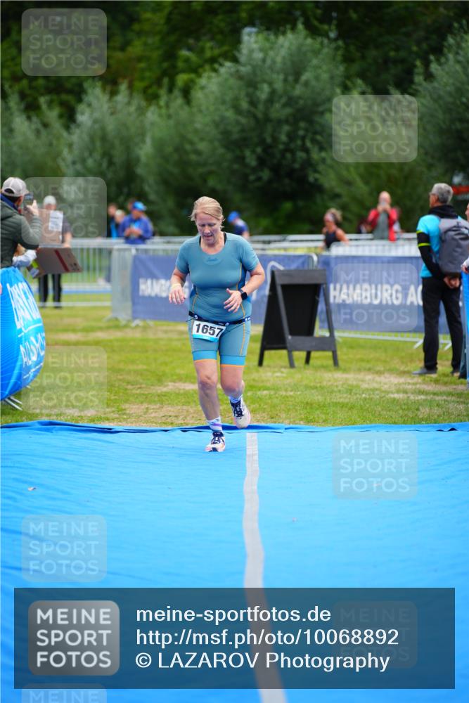 30.08.2026 - Elbe Triathlon Hamburg LAZAROV Photography http://msf.ph/oto/10068892 30.08.2026 12:32:02 Ziel 1657 meine-sportfotos.de