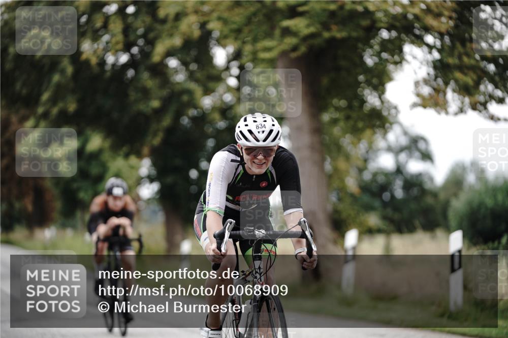 30.08.2026 - Elbe Triathlon Hamburg Michael Burmester http://msf.ph/oto/10068909 30.08.2026 09:36:39 Radfahren 398, 444, 524, 606, 670, 834 meine-sportfotos.de