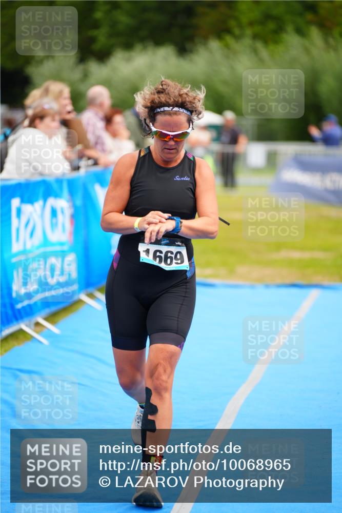 30.08.2026 - Elbe Triathlon Hamburg LAZAROV Photography http://msf.ph/oto/10068965 30.08.2026 12:32:16 Ziel 1669 meine-sportfotos.de