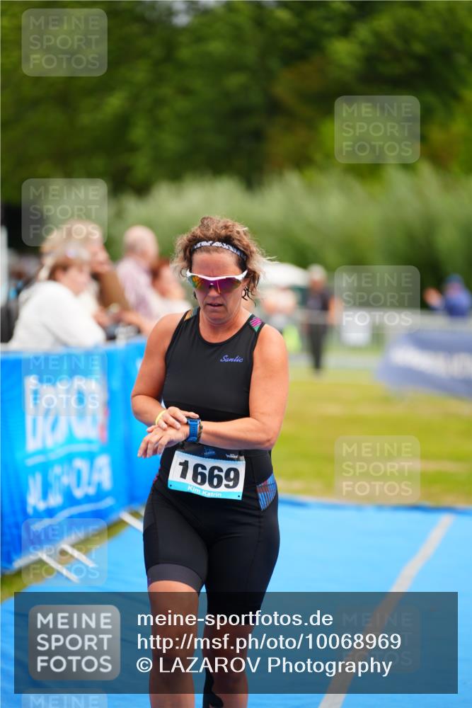 30.08.2026 - Elbe Triathlon Hamburg LAZAROV Photography http://msf.ph/oto/10068969 30.08.2026 12:32:16 Ziel 1669 meine-sportfotos.de