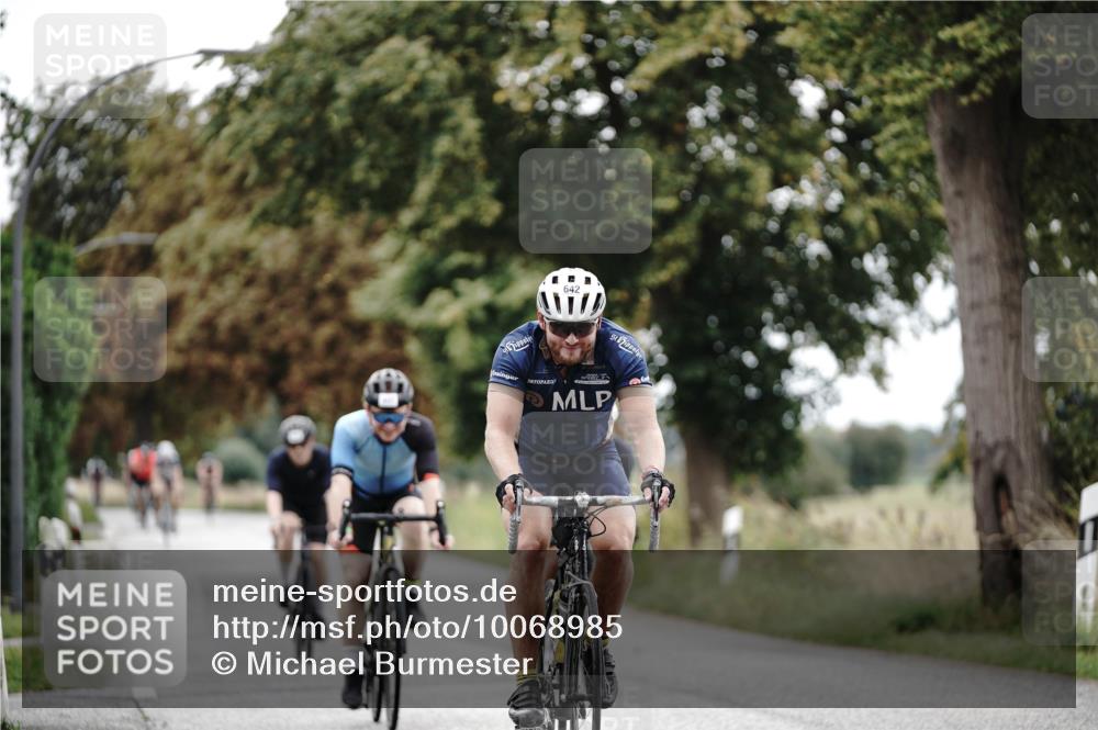 30.08.2026 - Elbe Triathlon Hamburg Michael Burmester http://msf.ph/oto/10068985 30.08.2026 09:37:42 Radfahren 356, 362, 439, 497, 555, 642, 711, 1897 meine-sportfotos.de