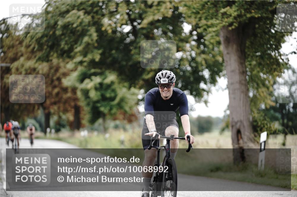30.08.2026 - Elbe Triathlon Hamburg Michael Burmester http://msf.ph/oto/10068992 30.08.2026 09:37:44 Radfahren 356, 439, 497, 550, 555, 642, 711, 1897 meine-sportfotos.de
