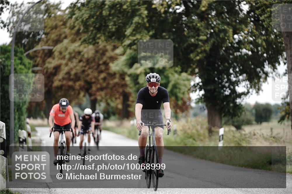 30.08.2026 - Elbe Triathlon Hamburg Michael Burmester http://msf.ph/oto/10068999 30.08.2026 09:37:51 Radfahren 320, 356, 451, 550, 711, 739, 761 meine-sportfotos.de