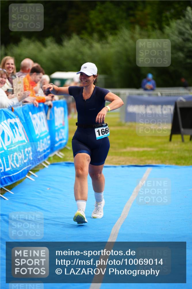 30.08.2026 - Elbe Triathlon Hamburg LAZAROV Photography http://msf.ph/oto/10069014 30.08.2026 12:32:57 Ziel 1666 meine-sportfotos.de