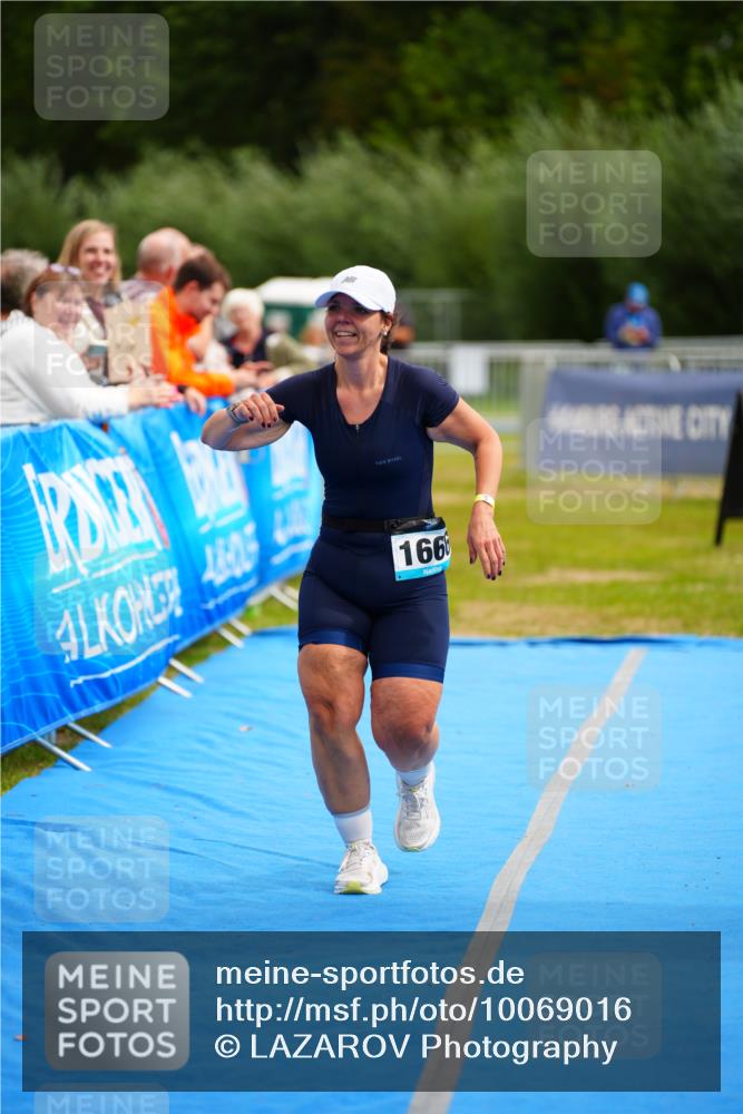 30.08.2026 - Elbe Triathlon Hamburg LAZAROV Photography http://msf.ph/oto/10069016 30.08.2026 12:32:57 Ziel 1666 meine-sportfotos.de