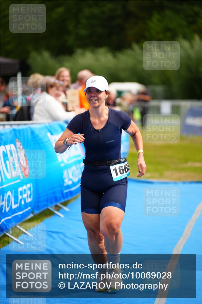 30.08.2026 - Elbe Triathlon Hamburg LAZAROV Photography http://msf.ph/oto/10069028 30.08.2026 12:32:58 Ziel 1666 meine-sportfotos.de