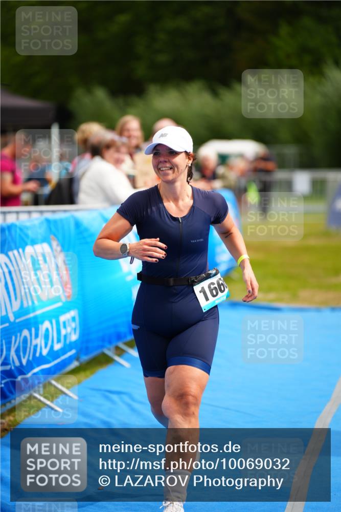 30.08.2026 - Elbe Triathlon Hamburg LAZAROV Photography http://msf.ph/oto/10069032 30.08.2026 12:32:58 Ziel 1666 meine-sportfotos.de