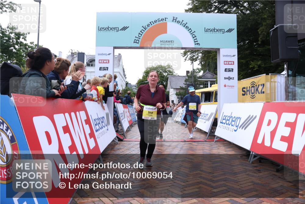 30.08.2026 - Blankeneser Heldenlauf Lena Gebhardt http://msf.ph/oto/10069054 30.08.2026 10:02:42 Ziel 1356, 1468, 1471 meine-sportfotos.de