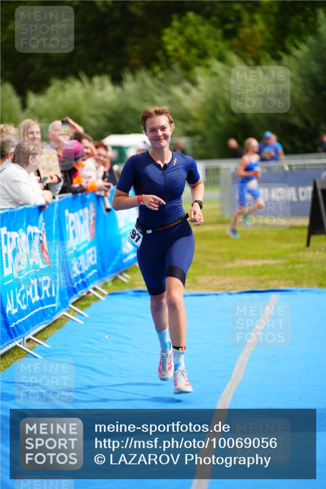 30.08.2026 - Elbe Triathlon Hamburg LAZAROV Photography http://msf.ph/oto/10069056 30.08.2026 12:33:08 Ziel 1497 meine-sportfotos.de
