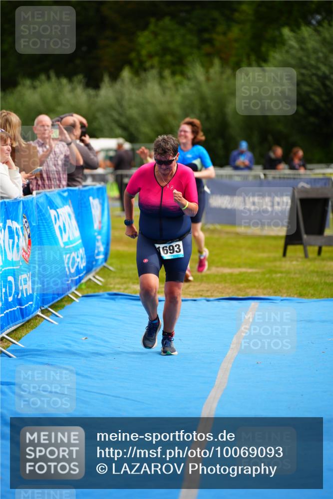 30.08.2026 - Elbe Triathlon Hamburg LAZAROV Photography http://msf.ph/oto/10069093 30.08.2026 12:33:34 Ziel 1651, 1693 meine-sportfotos.de