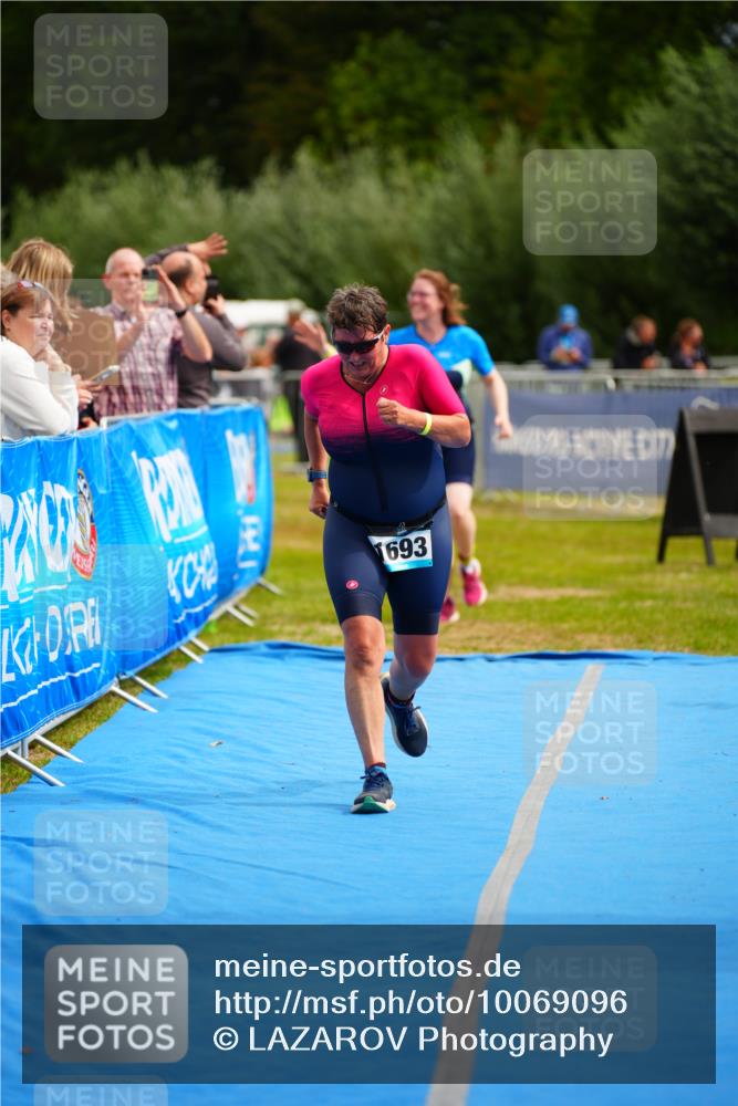 30.08.2026 - Elbe Triathlon Hamburg LAZAROV Photography http://msf.ph/oto/10069096 30.08.2026 12:33:34 Ziel 1651, 1693 meine-sportfotos.de