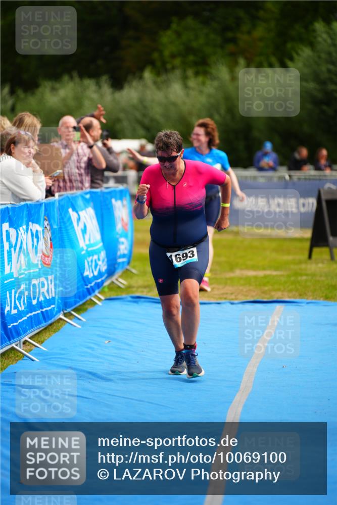 30.08.2026 - Elbe Triathlon Hamburg LAZAROV Photography http://msf.ph/oto/10069100 30.08.2026 12:33:34 Ziel 1651, 1693 meine-sportfotos.de