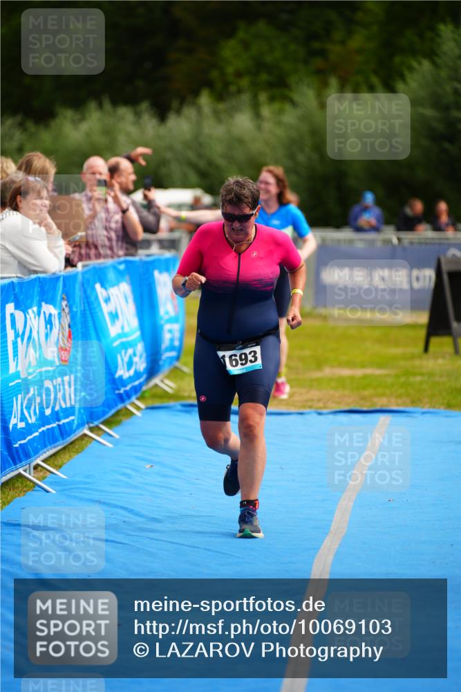 30.08.2026 - Elbe Triathlon Hamburg LAZAROV Photography http://msf.ph/oto/10069103 30.08.2026 12:33:34 Ziel 1651, 1693 meine-sportfotos.de