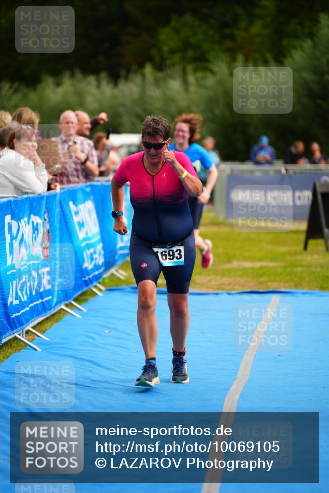 30.08.2026 - Elbe Triathlon Hamburg LAZAROV Photography http://msf.ph/oto/10069105 30.08.2026 12:33:34 Ziel 1651, 1693 meine-sportfotos.de