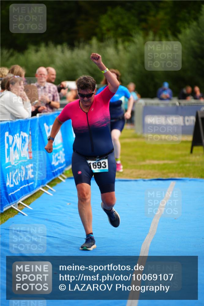 30.08.2026 - Elbe Triathlon Hamburg LAZAROV Photography http://msf.ph/oto/10069107 30.08.2026 12:33:35 Ziel 1651, 1693 meine-sportfotos.de