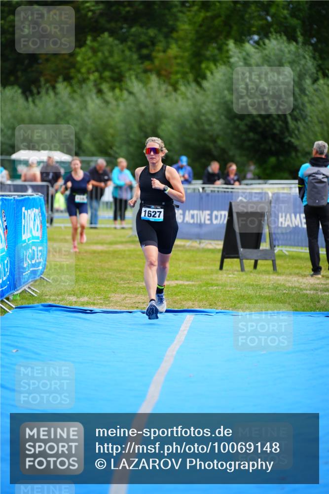30.08.2026 - Elbe Triathlon Hamburg LAZAROV Photography http://msf.ph/oto/10069148 30.08.2026 12:33:46 Ziel 1627 meine-sportfotos.de