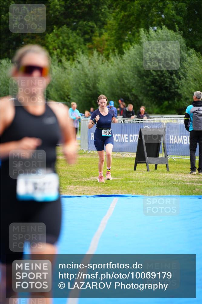 30.08.2026 - Elbe Triathlon Hamburg LAZAROV Photography http://msf.ph/oto/10069179 30.08.2026 12:33:51 Ziel 1592, 1627 meine-sportfotos.de