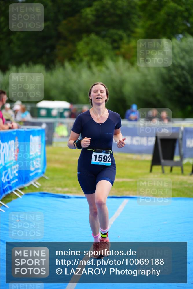 30.08.2026 - Elbe Triathlon Hamburg LAZAROV Photography http://msf.ph/oto/10069188 30.08.2026 12:33:55 Ziel 1592 meine-sportfotos.de