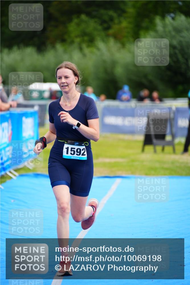 30.08.2026 - Elbe Triathlon Hamburg LAZAROV Photography http://msf.ph/oto/10069198 30.08.2026 12:33:55 Ziel 1592 meine-sportfotos.de
