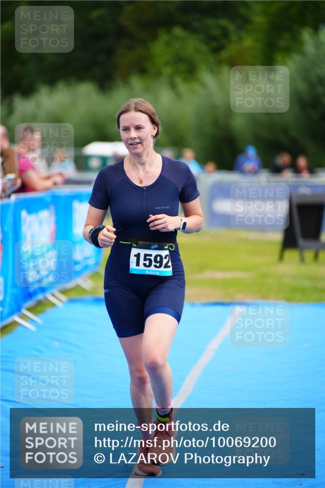 30.08.2026 - Elbe Triathlon Hamburg LAZAROV Photography http://msf.ph/oto/10069200 30.08.2026 12:33:55 Ziel 1592 meine-sportfotos.de