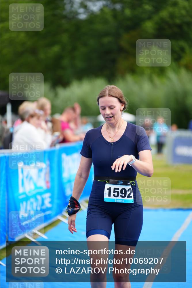 30.08.2026 - Elbe Triathlon Hamburg LAZAROV Photography http://msf.ph/oto/10069207 30.08.2026 12:33:56 Ziel 1592 meine-sportfotos.de