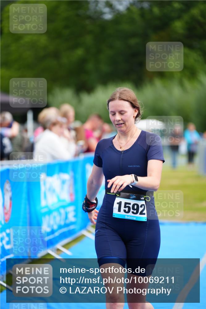 30.08.2026 - Elbe Triathlon Hamburg LAZAROV Photography http://msf.ph/oto/10069211 30.08.2026 12:33:56 Ziel 1592 meine-sportfotos.de
