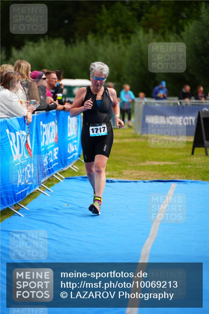 30.08.2026 - Elbe Triathlon Hamburg LAZAROV Photography http://msf.ph/oto/10069213 30.08.2026 12:34:21 Ziel 1717 meine-sportfotos.de