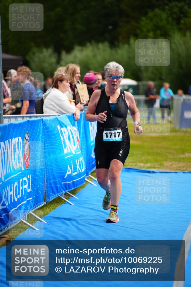30.08.2026 - Elbe Triathlon Hamburg LAZAROV Photography http://msf.ph/oto/10069225 30.08.2026 12:34:22 Ziel 1717 meine-sportfotos.de