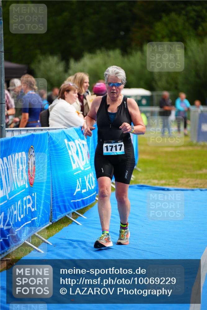 30.08.2026 - Elbe Triathlon Hamburg LAZAROV Photography http://msf.ph/oto/10069229 30.08.2026 12:34:22 Ziel 1717 meine-sportfotos.de