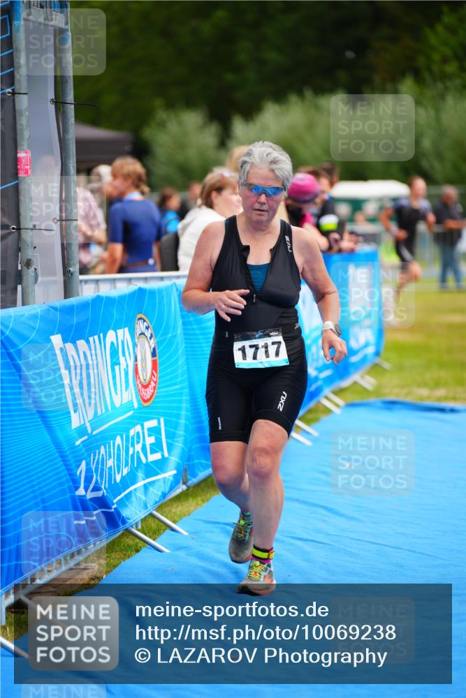 30.08.2026 - Elbe Triathlon Hamburg LAZAROV Photography http://msf.ph/oto/10069238 30.08.2026 12:34:23 Ziel 1717 meine-sportfotos.de