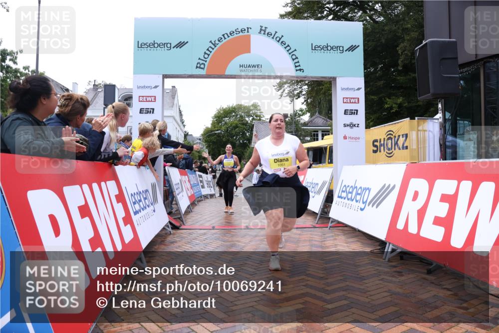 30.08.2026 - Blankeneser Heldenlauf Lena Gebhardt http://msf.ph/oto/10069241 30.08.2026 10:03:10 Ziel 1051, 1695, 1785 meine-sportfotos.de