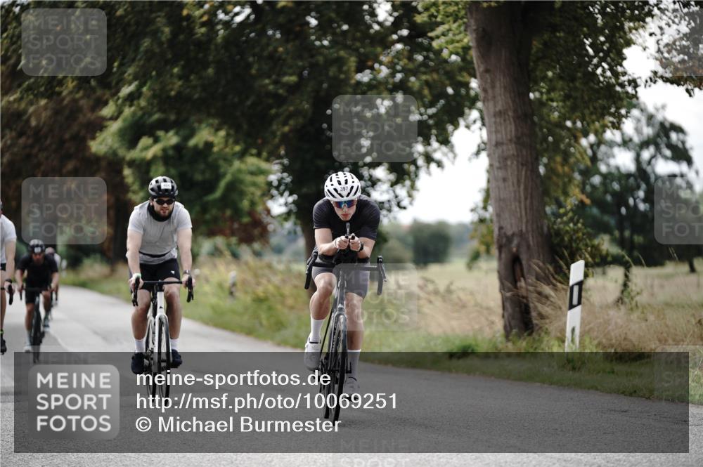 30.08.2026 - Elbe Triathlon Hamburg Michael Burmester http://msf.ph/oto/10069251 30.08.2026 09:40:37 Radfahren 255, 299, 397, 399, 403, 404, 676 meine-sportfotos.de