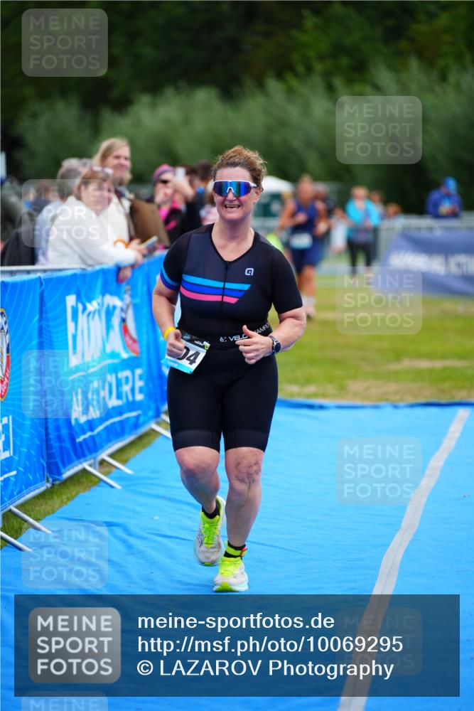 30.08.2026 - Elbe Triathlon Hamburg LAZAROV Photography http://msf.ph/oto/10069295 30.08.2026 12:35:06 Ziel 1674, 1704 meine-sportfotos.de