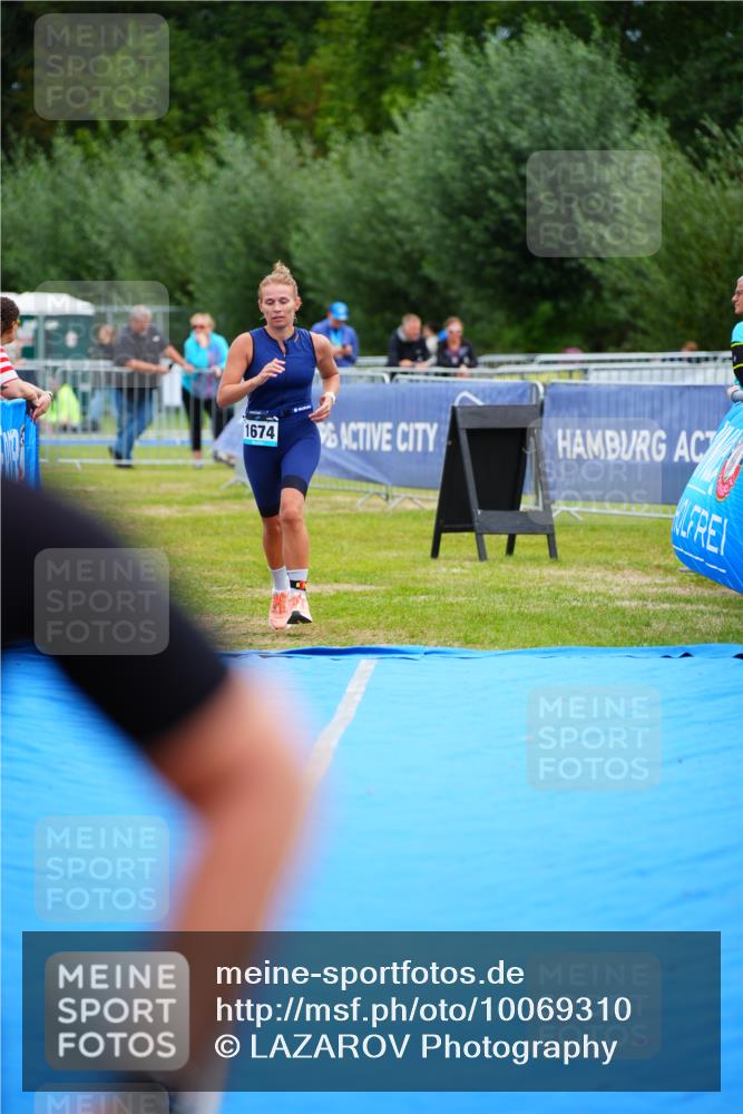 30.08.2026 - Elbe Triathlon Hamburg LAZAROV Photography http://msf.ph/oto/10069310 30.08.2026 12:35:11 Ziel 1674 meine-sportfotos.de