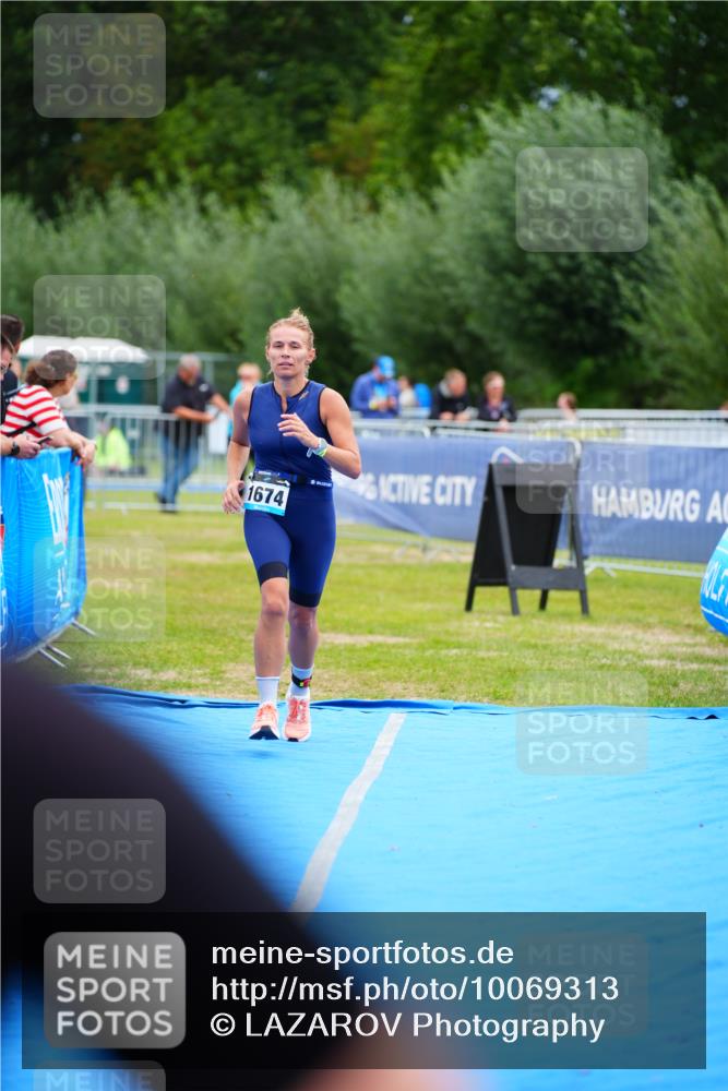 30.08.2026 - Elbe Triathlon Hamburg LAZAROV Photography http://msf.ph/oto/10069313 30.08.2026 12:35:12 Ziel 1674 meine-sportfotos.de