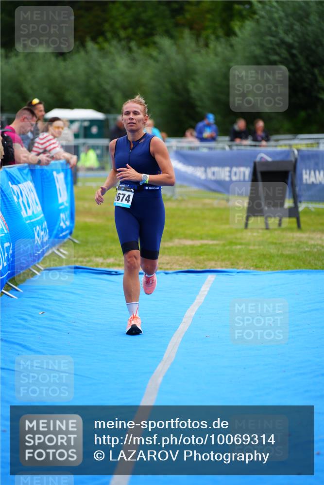 30.08.2026 - Elbe Triathlon Hamburg LAZAROV Photography http://msf.ph/oto/10069314 30.08.2026 12:35:13 Ziel 1674 meine-sportfotos.de